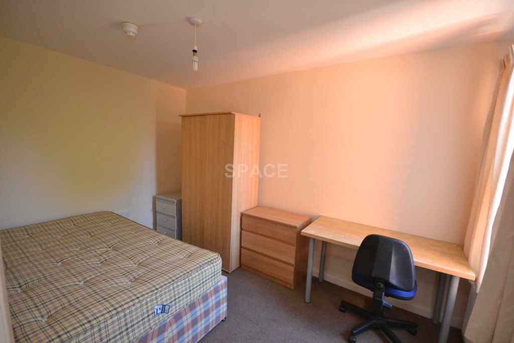 Additional image 8 of 6 bed terraced house to rentBishops Road, Reading, Berkshire RG6