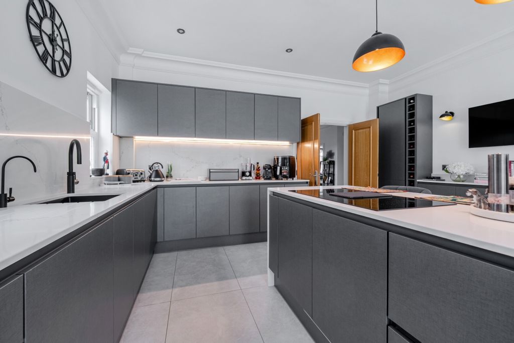 Additional image 16 of 5 bed detached house to rentBarnet Road, Arkley, Barnet EN5