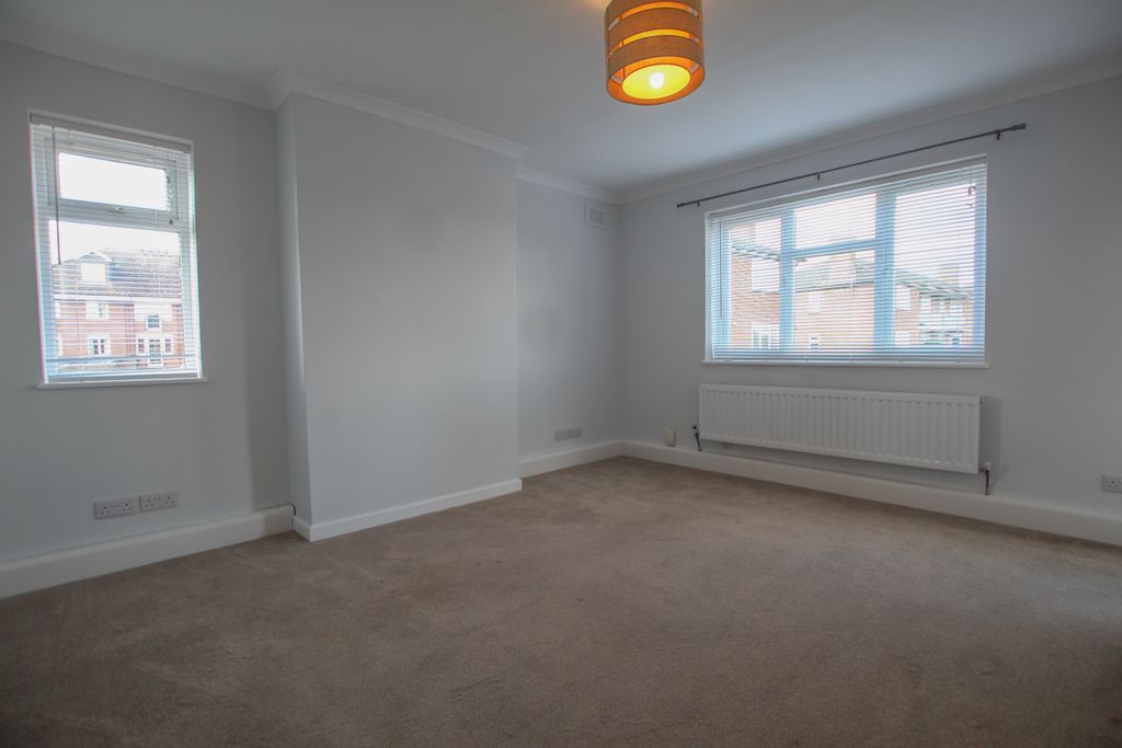 Additional image 2 of 2 bed flat to rentStroud Green, Newbury RG14