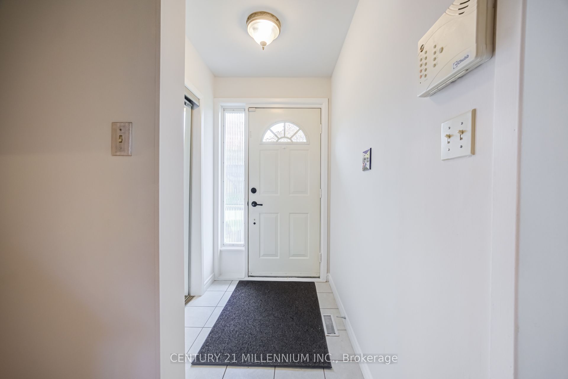39 Greystone Crescent, Brampton, ON, L6Y 2B2 photo 4