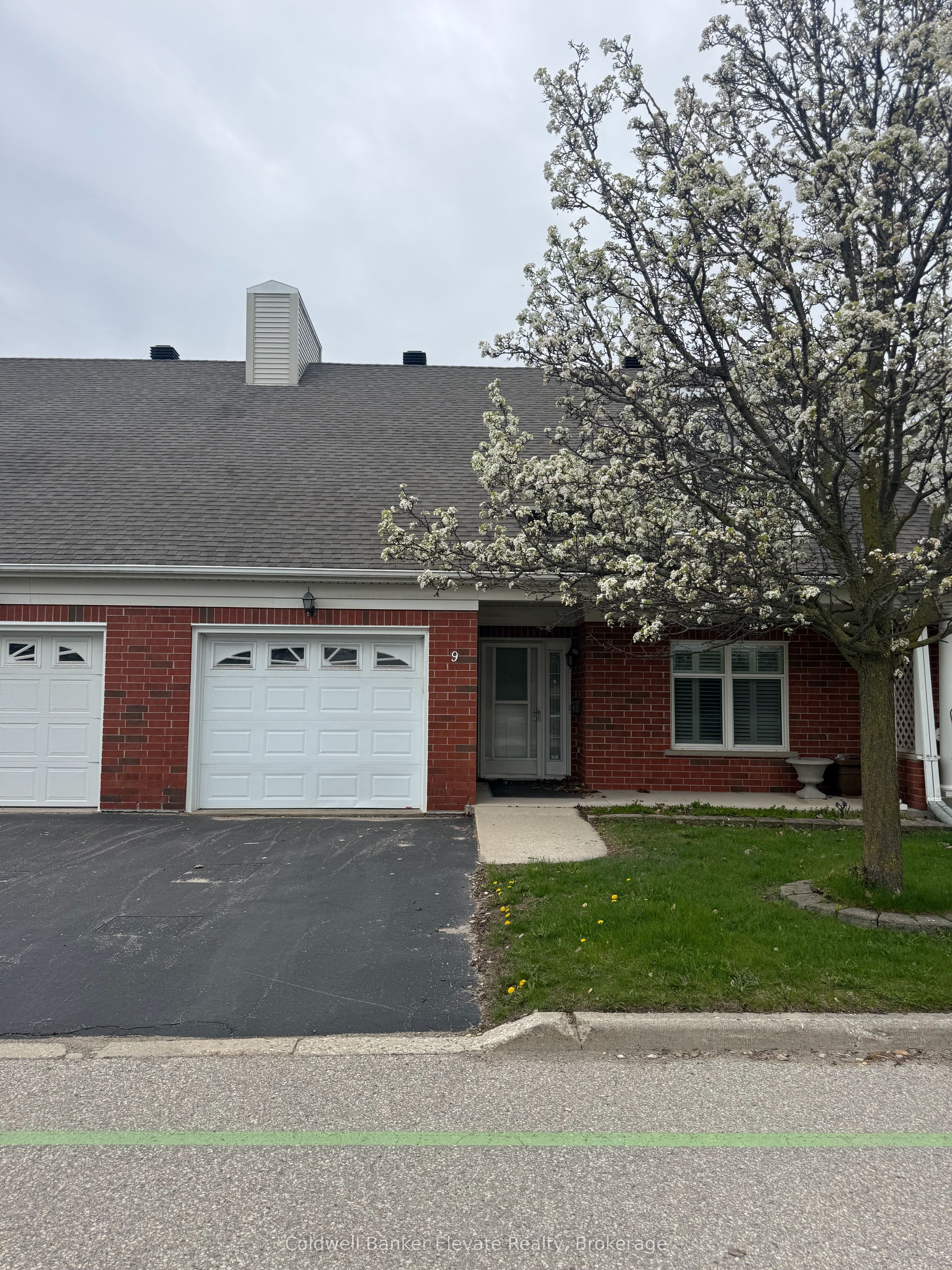 9-2705 Kingsway Drive, Kitchener, ON, N2C 2T2