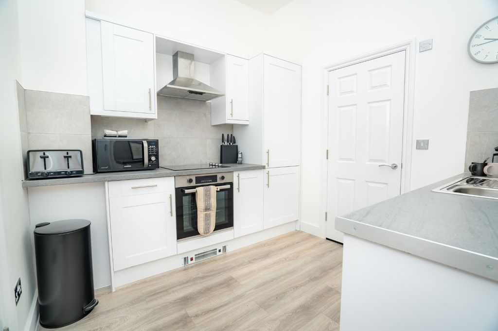 Additional image 4 of 5 bed flat for saleGrosvenor Street, Cheltenham, Gloucestershire GL52