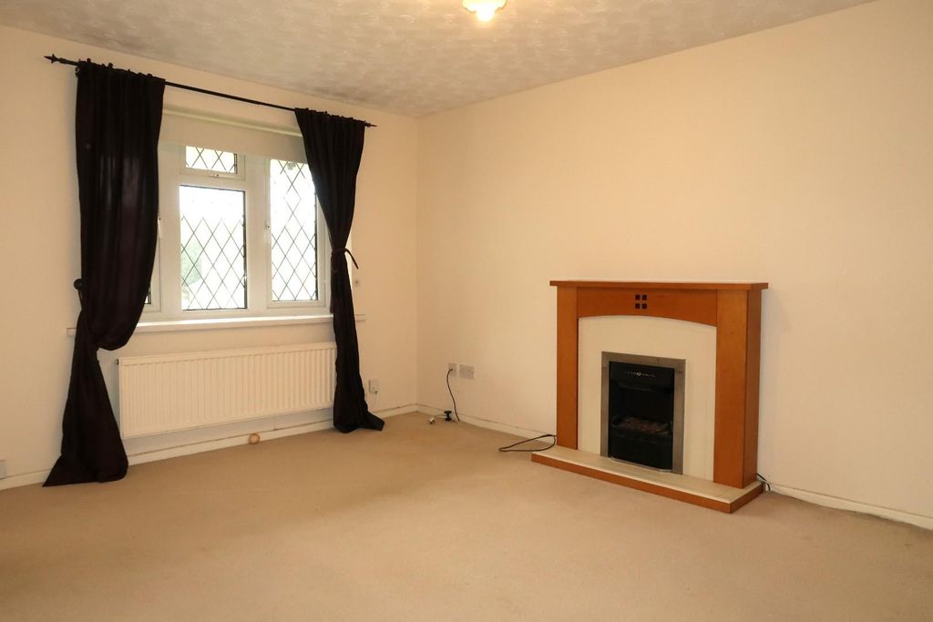 Additional image 2 of 4 bed property to rentSpencer Drive, Llandough, Penarth CF64