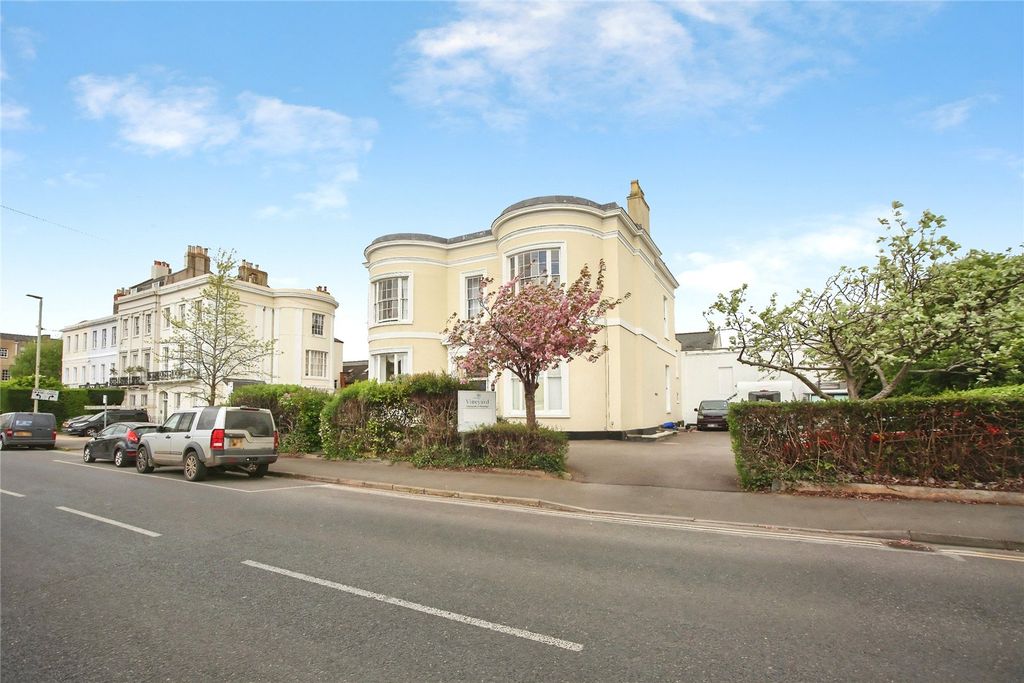 Additional image 2 of 3 bed flat to rentBerkeley Street, Cheltenham, Gloucestershire GL52