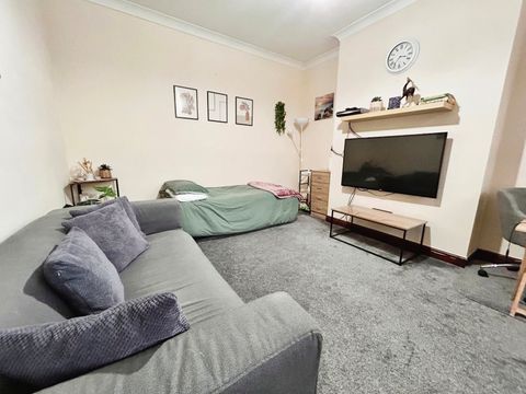 Slade Lane, Manchester, Greater Manchester M19