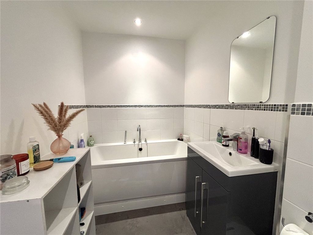 Additional image 4 of 2 bed flat for saleArtizan Road, Northampton, Northamptonshire NN1