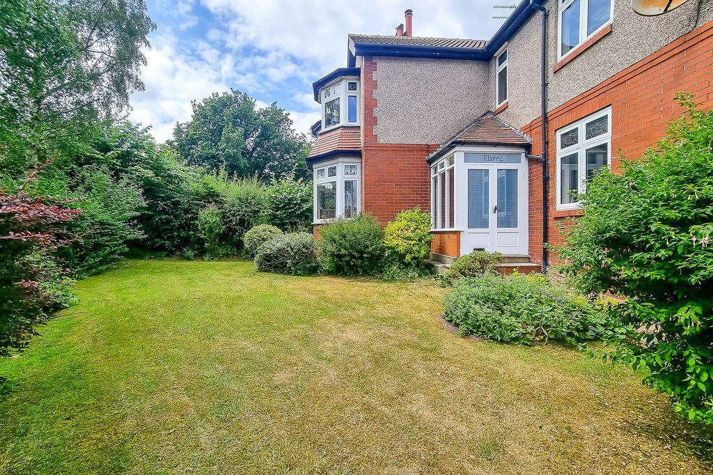 Additional image 22 of 4 bed semi-detached house to rentAlmsford Avenue, Harrogate HG2