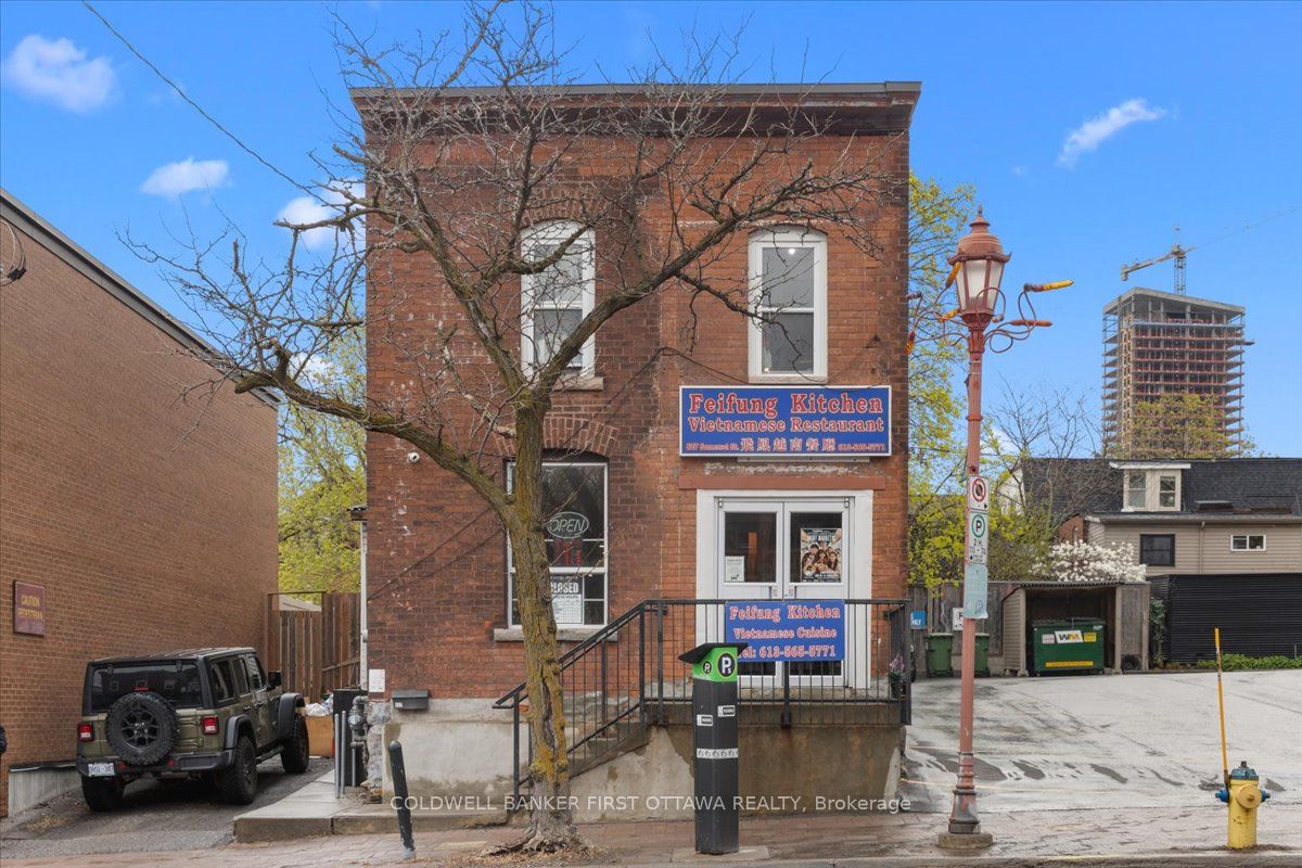 827 Somerset Street W, Ottawa, ON, K1R 6R4
