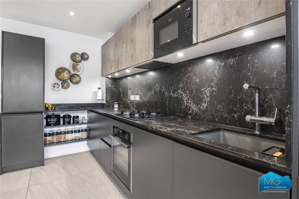 Additional image 10 of 4 bed semi-detached house to rentBunns Lane, Mill Hill, London NW7
