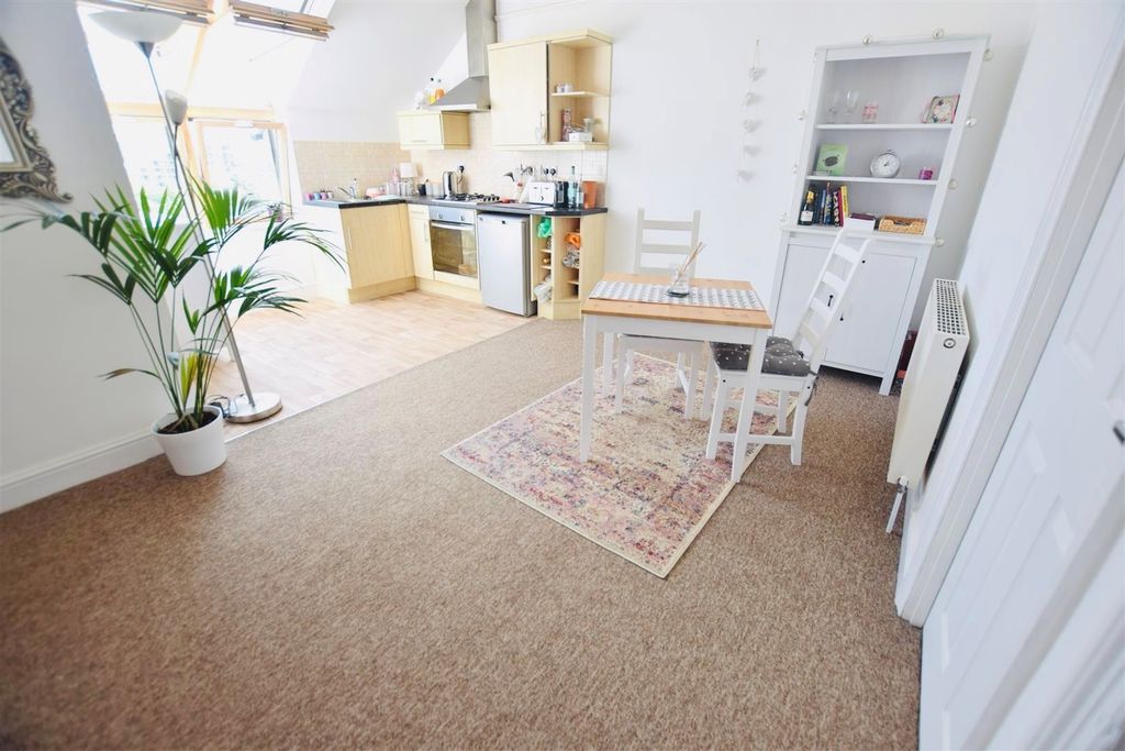 Additional image 3 of 2 bed flat to rentSouth Road, Bristol BS20