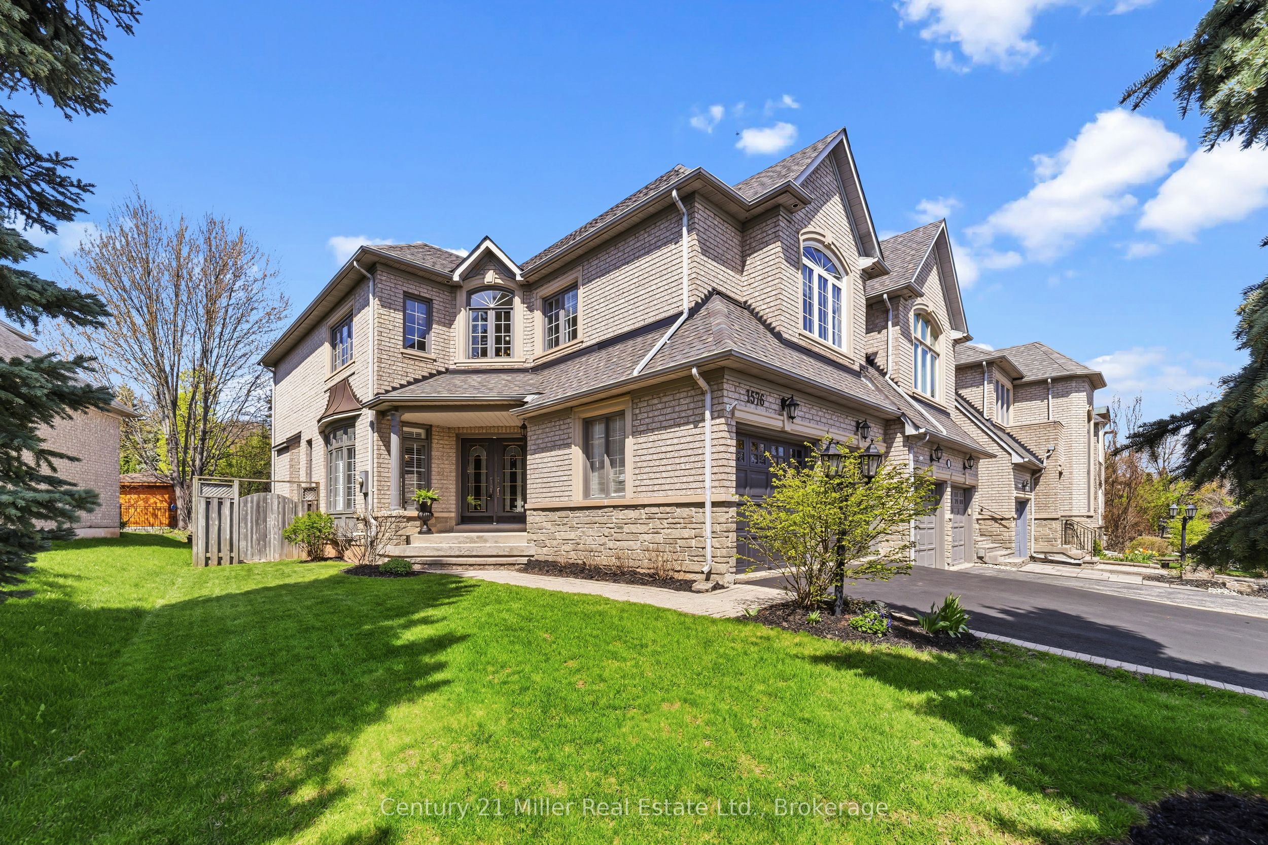 1576 Bayshire Drive, Oakville, ON, L6H 6L8