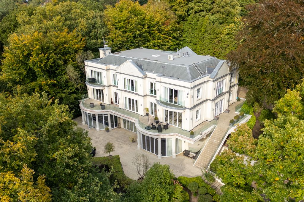 6 bed property to rentSt. Georges Hill, Weybridge, Surrey KT13