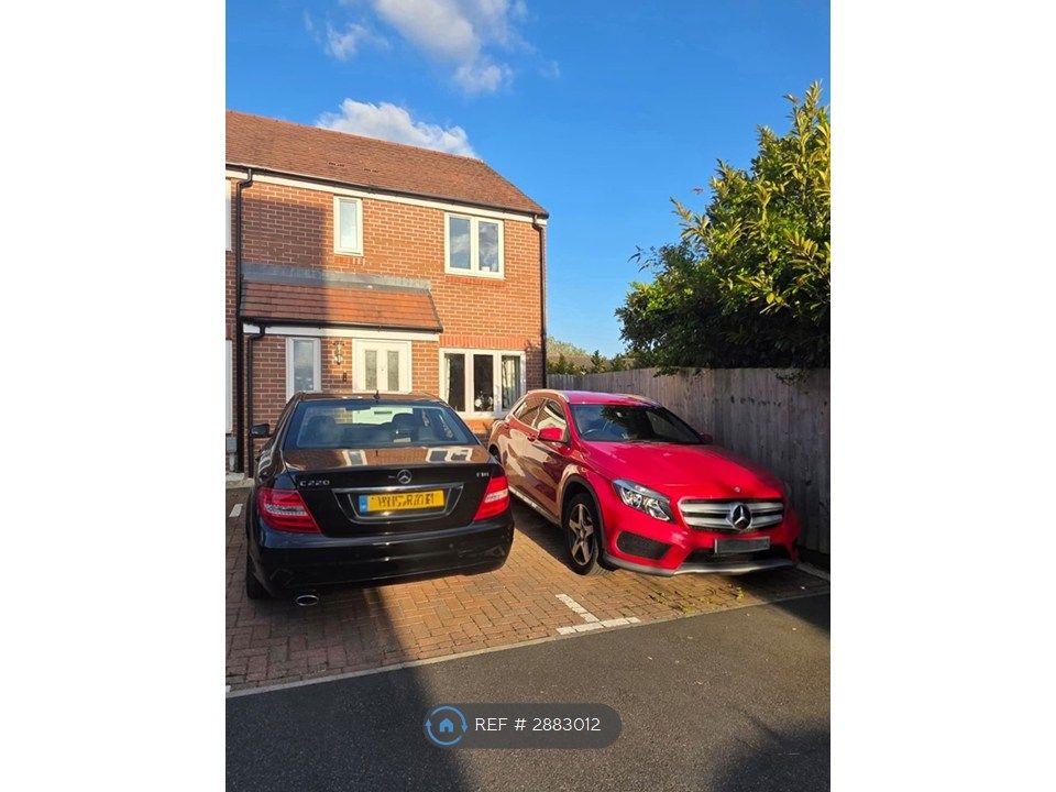 3 bed end terrace house to rentRoger Croft Drive, Thatcham RG19