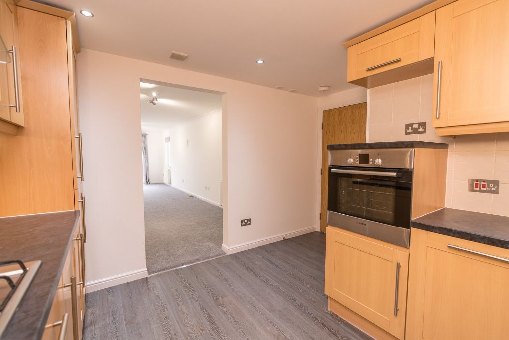 2 bed flat to rentJardine Place, Bathgate, West Lothian EH48 photo 3