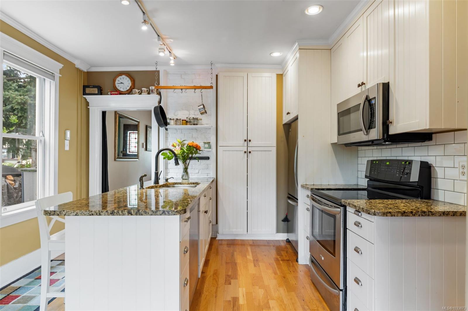 Additional image 3 of 1129 Vista Heights, Victoria, BC, V8T 2H3