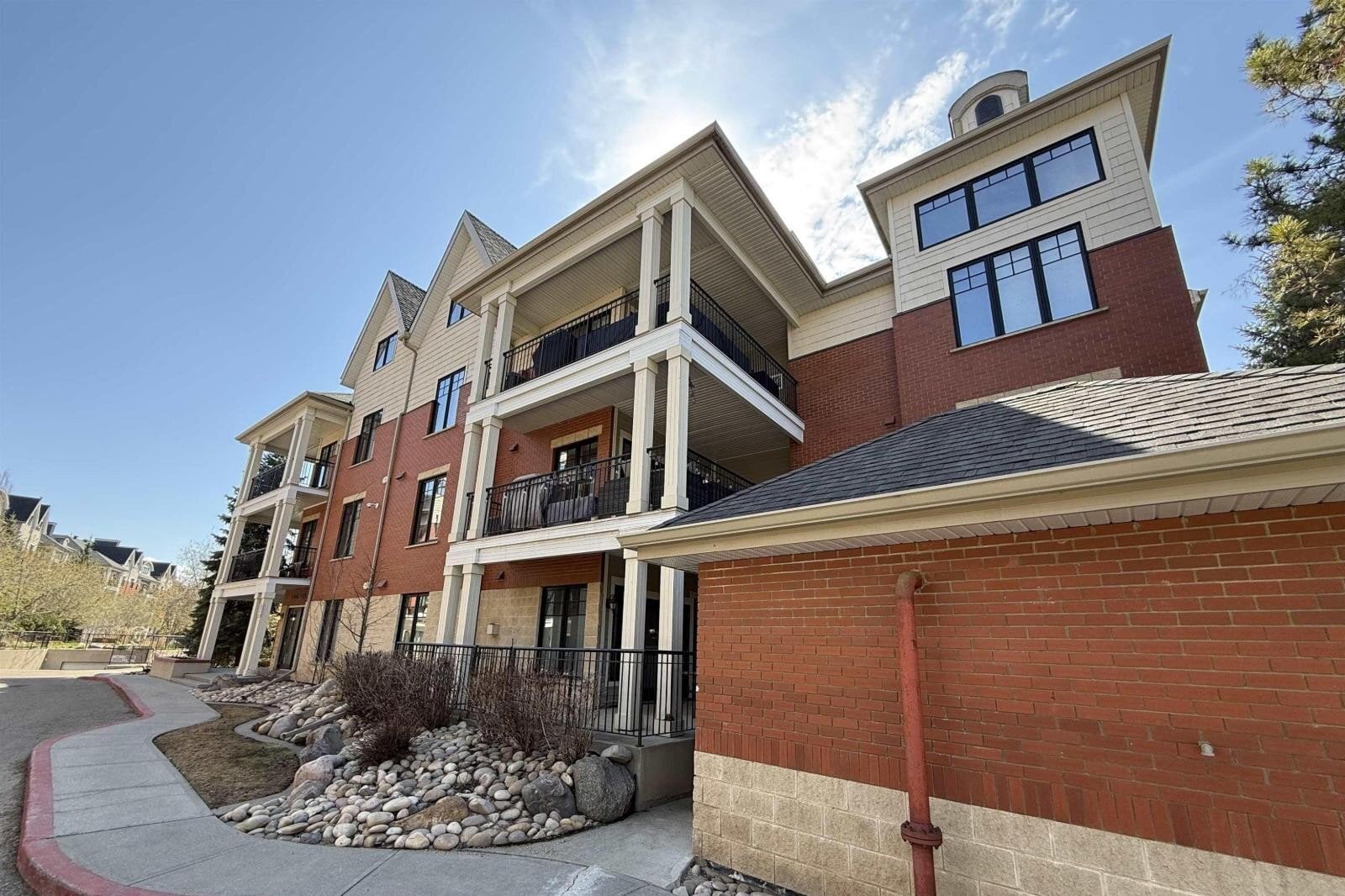 Additional image 7 of 301-9803 96a Street NW, Edmonton, AB, T6A4A5