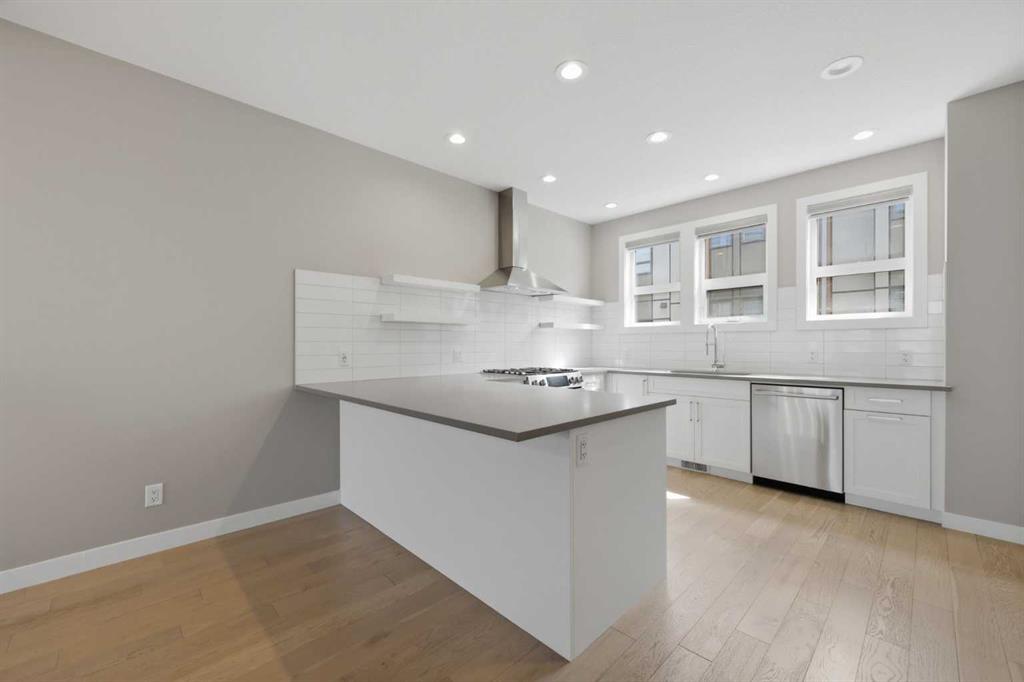 Additional image 2 of 4065 32 Avenue NW, Calgary, AB, T3B 6G6