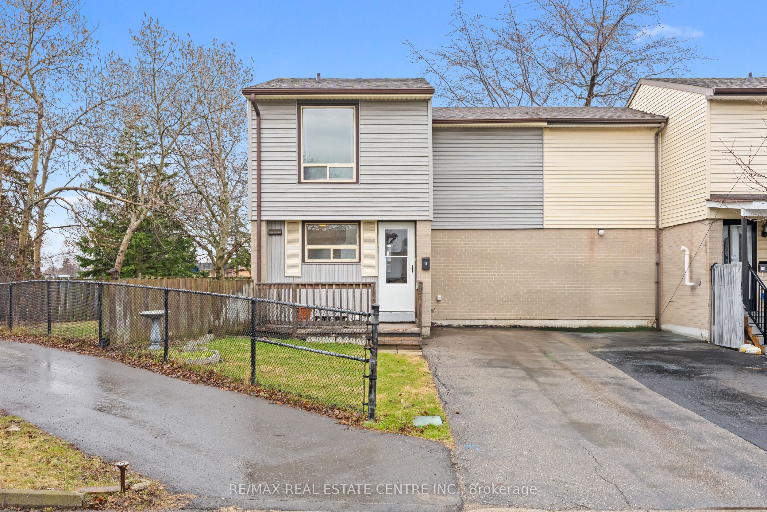 13 Gold Pine Court, Brampton, ON, L6S 2K6