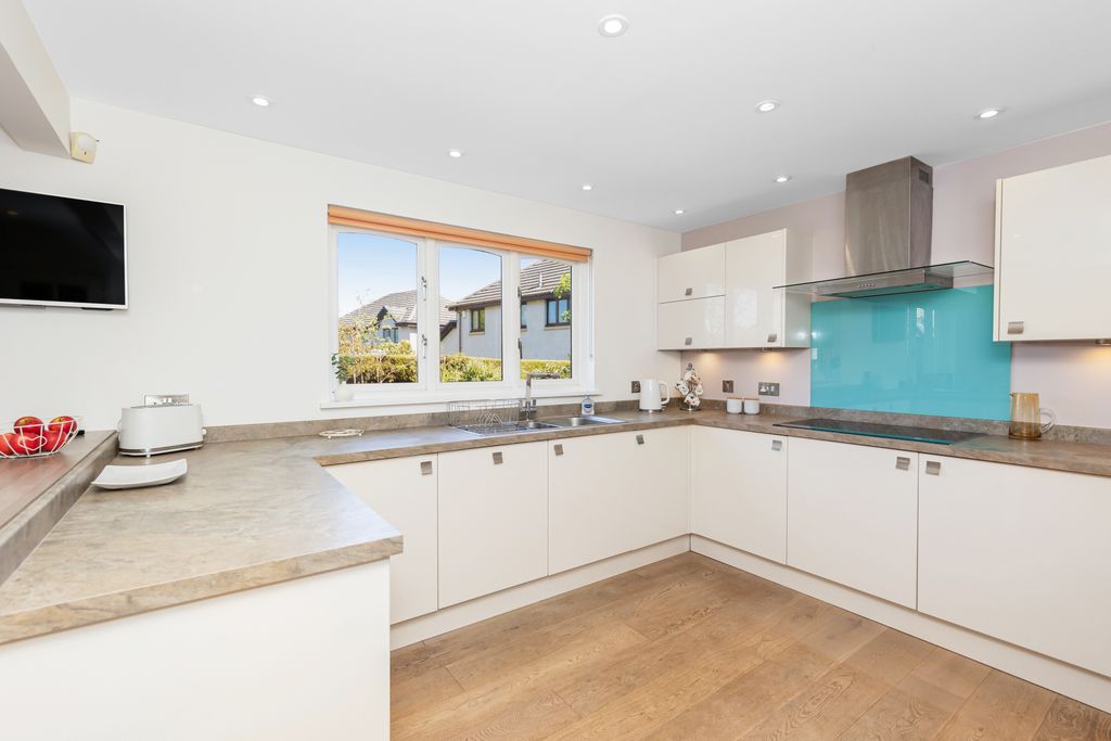 Additional image 6 of 5 bed villa for sale42 Eskfield Grove, Eskbank EH22