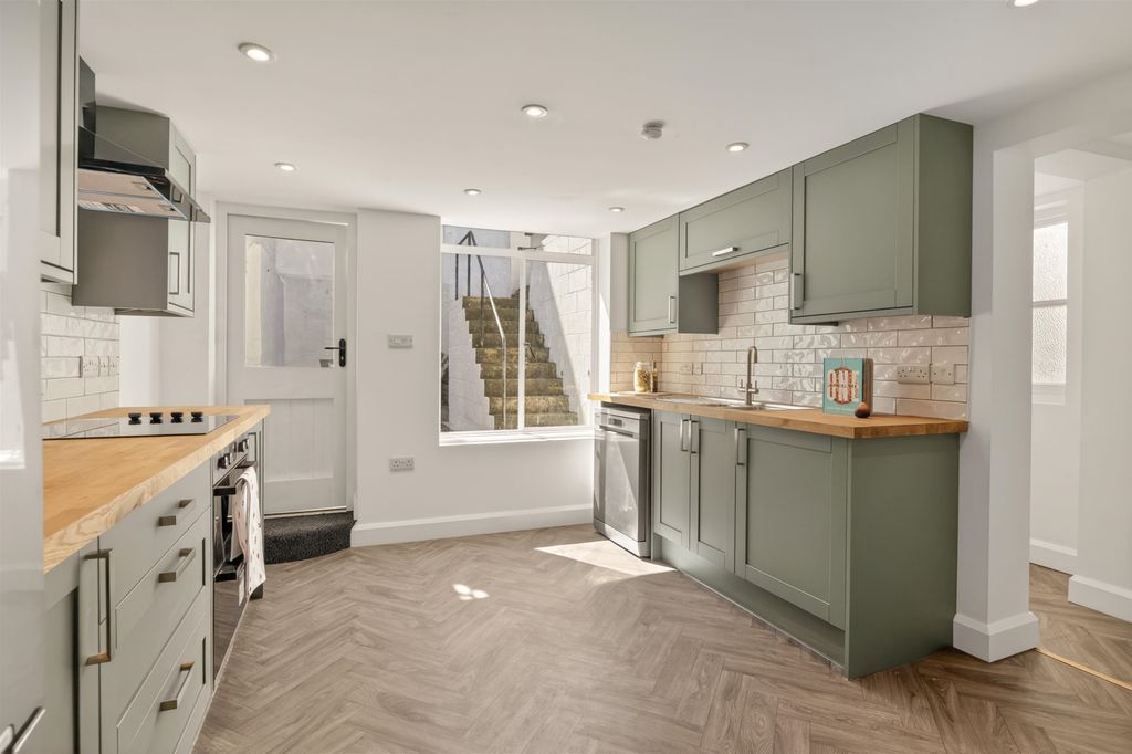 Additional image 7 of 3 bed flat for saleHigh Street, Ross-On-Wye, Herefordshire HR9