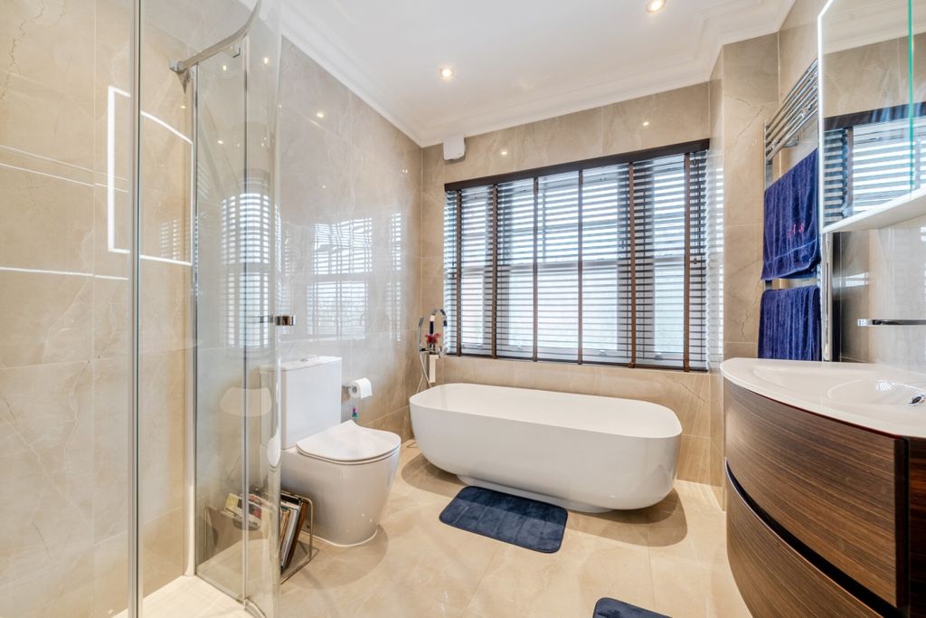 Additional image 15 of 5 bed detached house to rentBarnet Road, Arkley, Barnet EN5