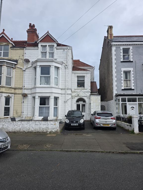 2 bed flat to rentMostyn Ave, Llandudno LL30