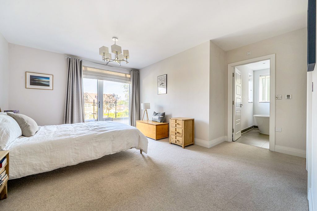 Additional image 3 of 3 bed flat for saleSouth Park Crescent, Gerrards Cross, Buckinghamshire SL9