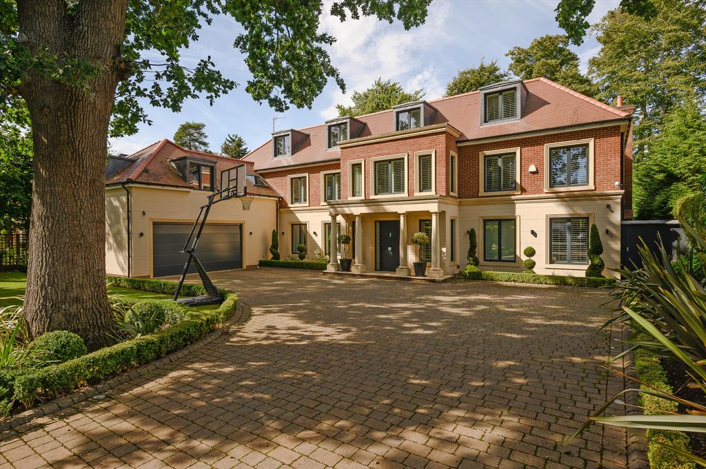 6 bed detached house to rentFairbourne, Cobham, Surrey KT11