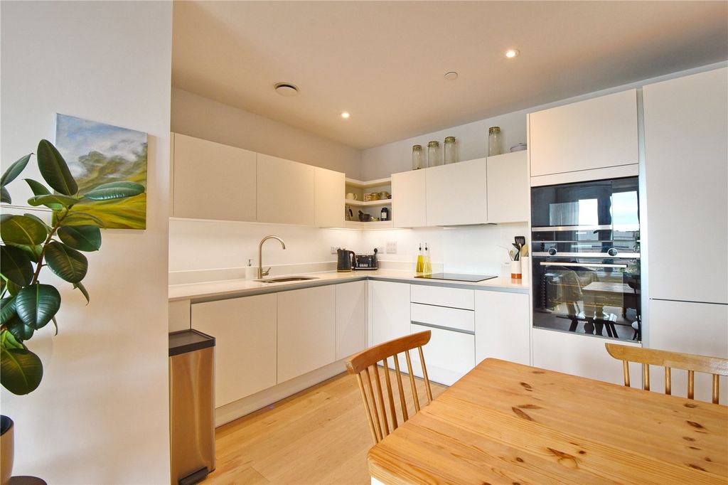 Additional image 7 of 2 bed flat to rentRunway Avenue, Patchway, Bristol, Gloucestershire BS34