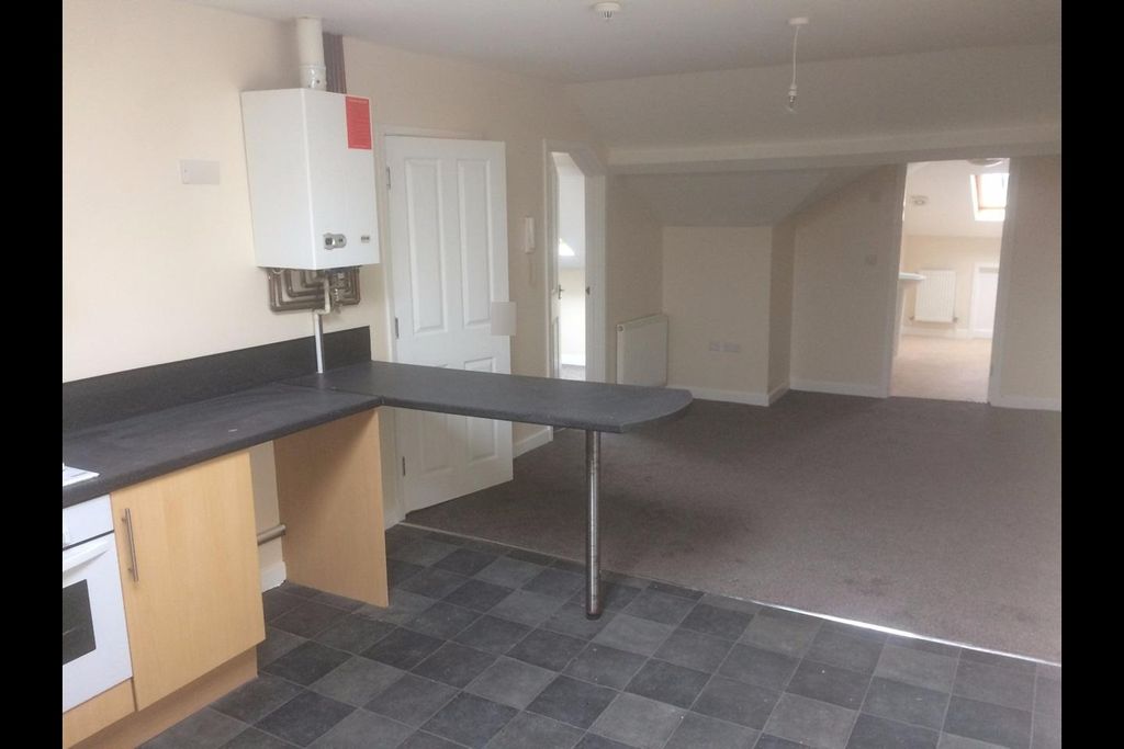 Additional image 8 of 3 bed flat to rentDimond Street, Pembroke Dock SA72