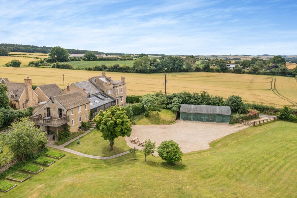Additional image 2 of 5 bed country house to rentChilson Hill, Oxfordshire OX7