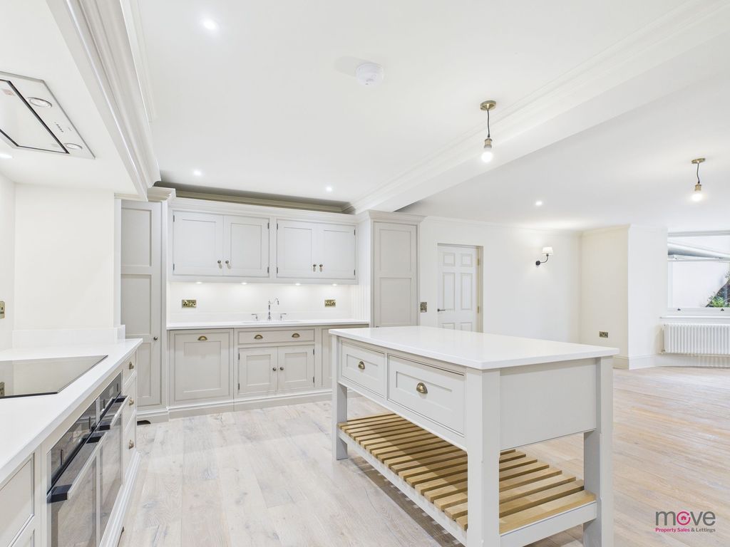 Additional image 3 of 3 bed flat for saleLondon Road, Cheltenham GL52