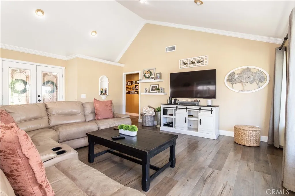 17554 Doric Street, Granada Hills, CA 91344 photo 4