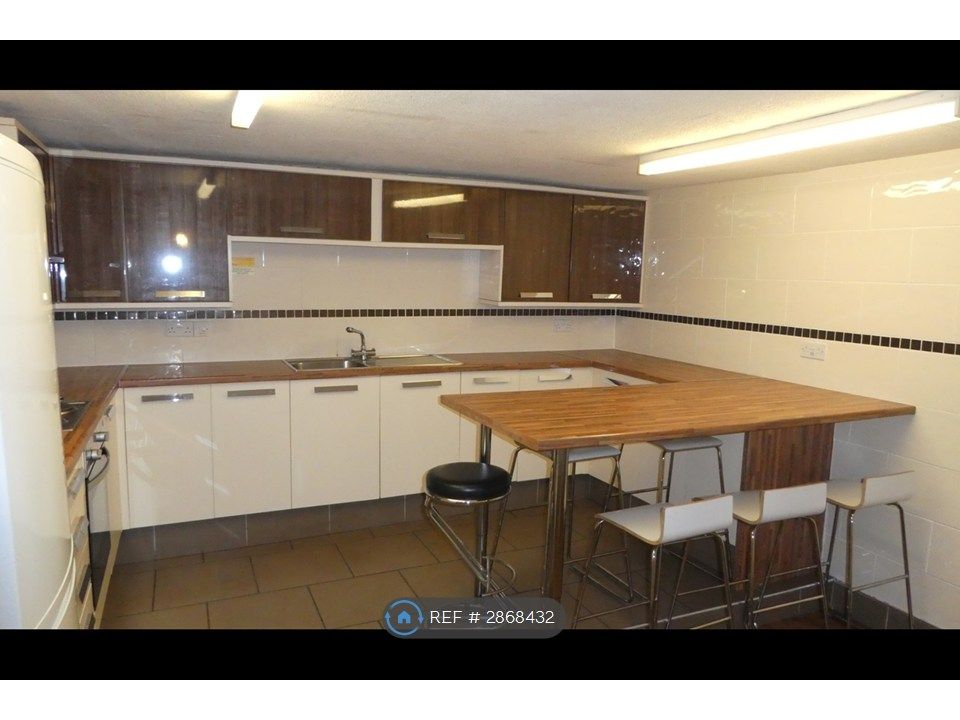 5 bed flat to rentHmo Licensed - Bentinck Street, Glasgow G3 photo 2