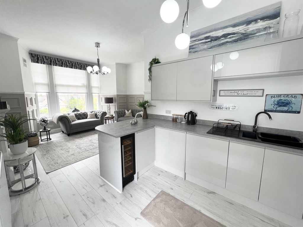Additional image 4 of 2 bed flat for sale27 Academy Court, Irvine KA12