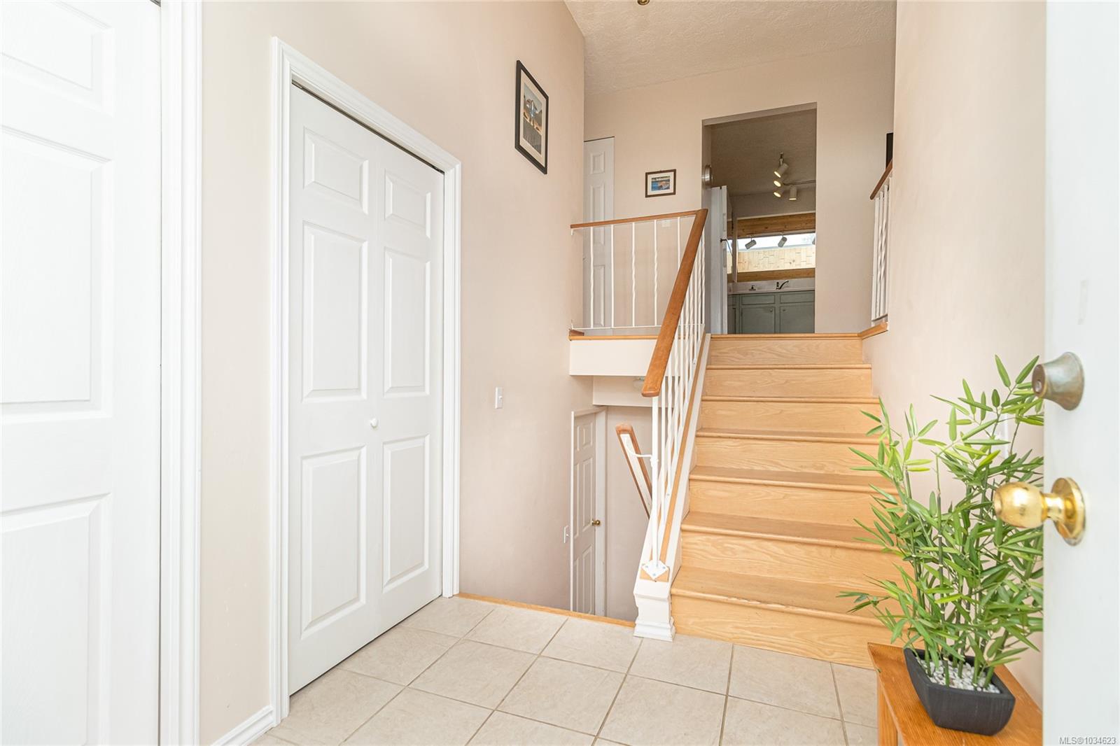 Additional image 3 of 10046 Judson Place, Sidney, BC, V8L 3M3