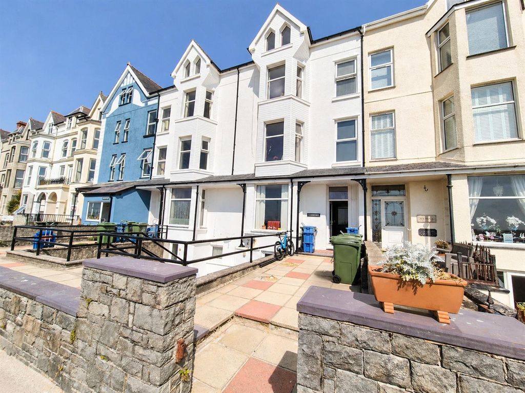 Additional image 5 of 3 bed flat to rentVictoria Parade, Pwllheli LL53