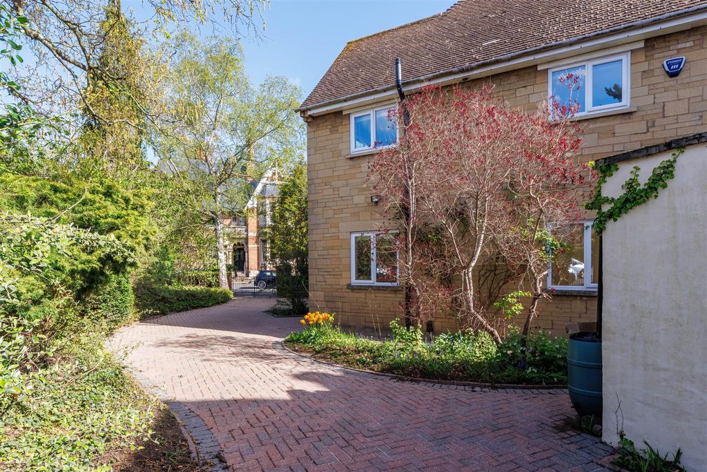 Additional image 22 of 4 bed property to rentUnion Road, Leamington Spa CV32