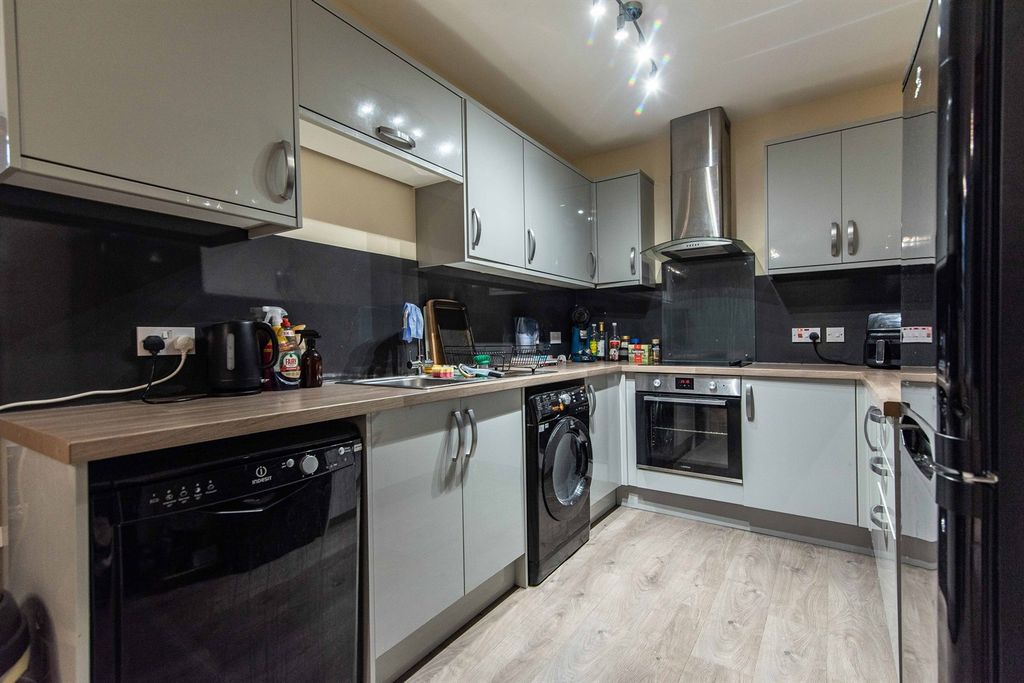 5 bed shared accommodation to rentEquitable House, South Parade NG1 photo 4