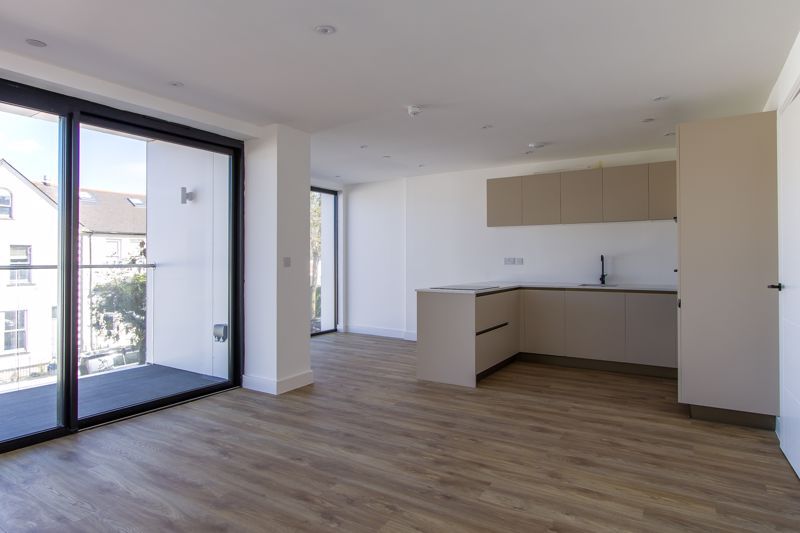 Additional image 4 of 2 bed flat for sale9 Windsor Gardens, Windsor Road, Penarth CF64