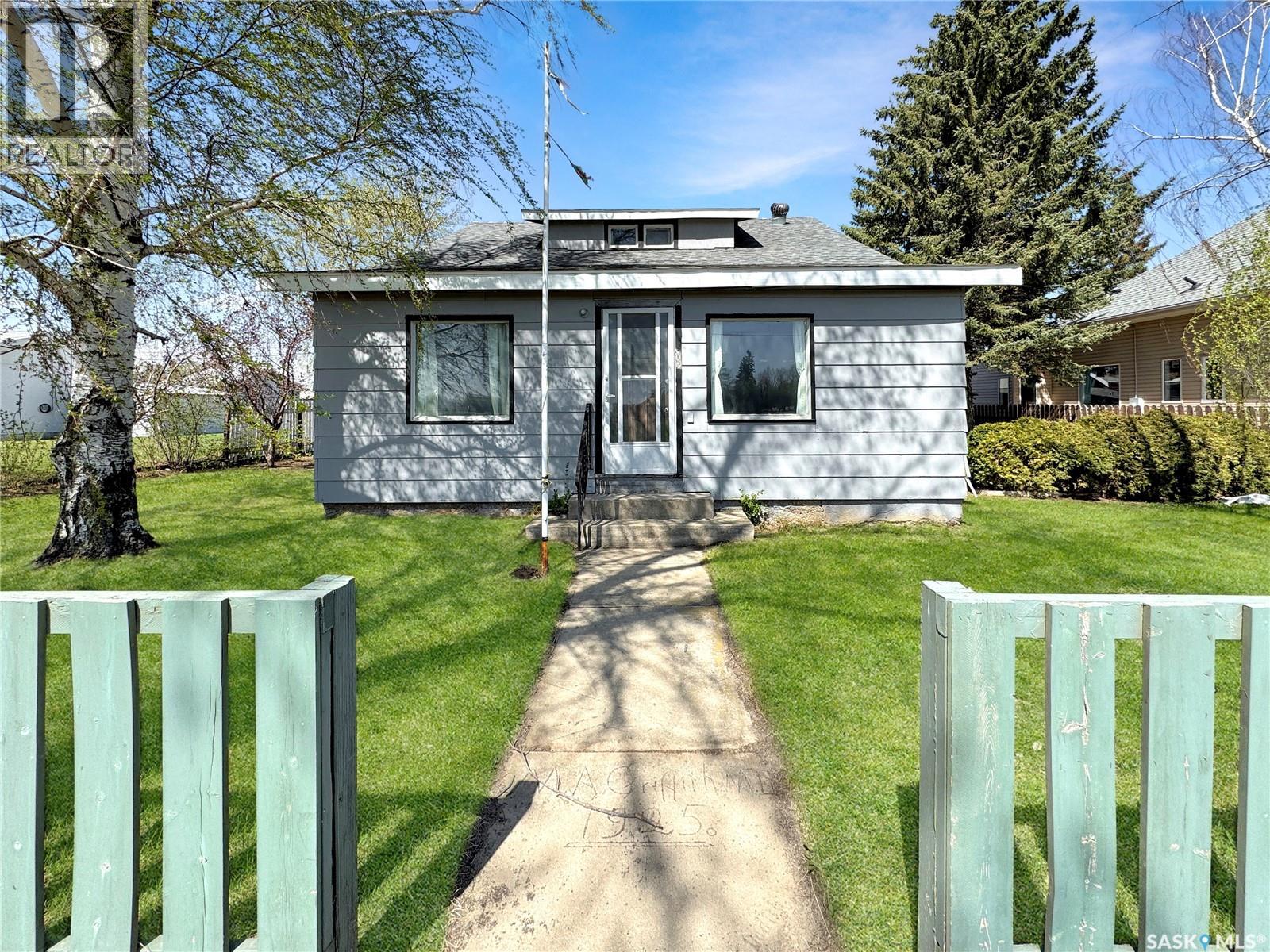 405 Railway AVENUE