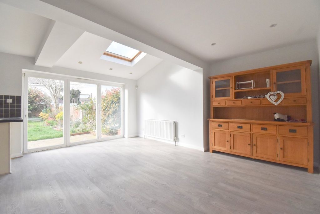 Additional image 2 of 4 bed semi-detached house to rentMolesey Road, Walton-On-Thames KT12