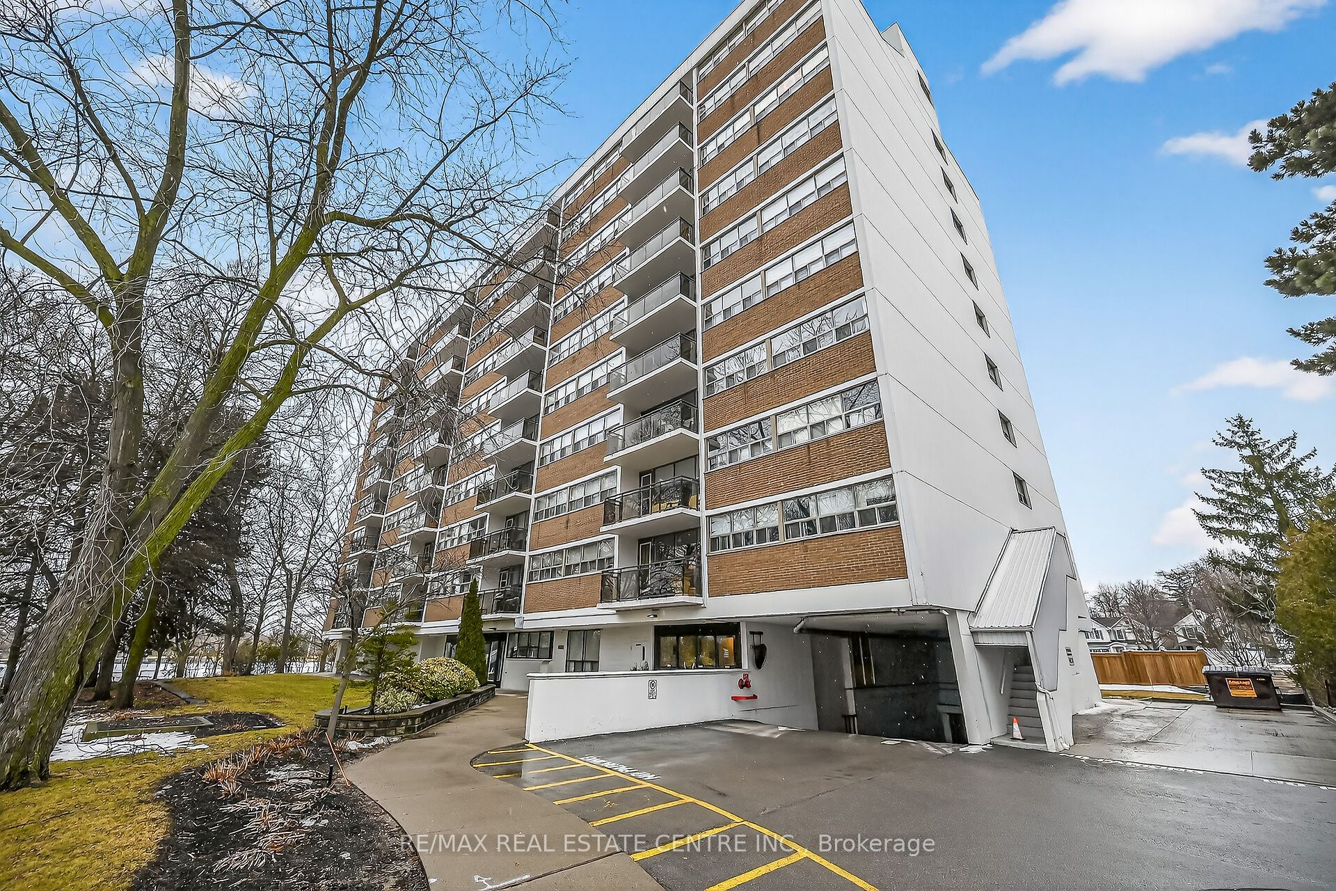702-212 Kerr Street, Oakville, ON, L6K 3B1