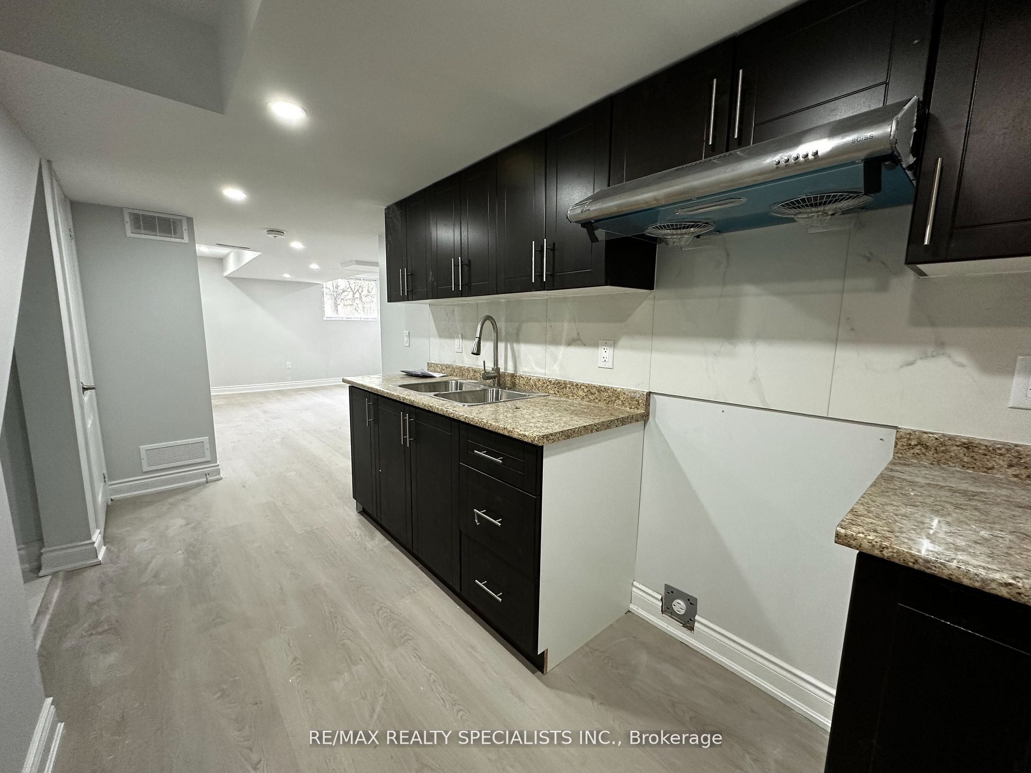 Lower-43 Earlsbridge Boulevard, Brampton, ON, L7A 2L8 photo 2