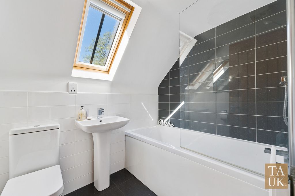 Additional image 19 of 3 bed flat for saleGrammar School Court, Ormskirk L39