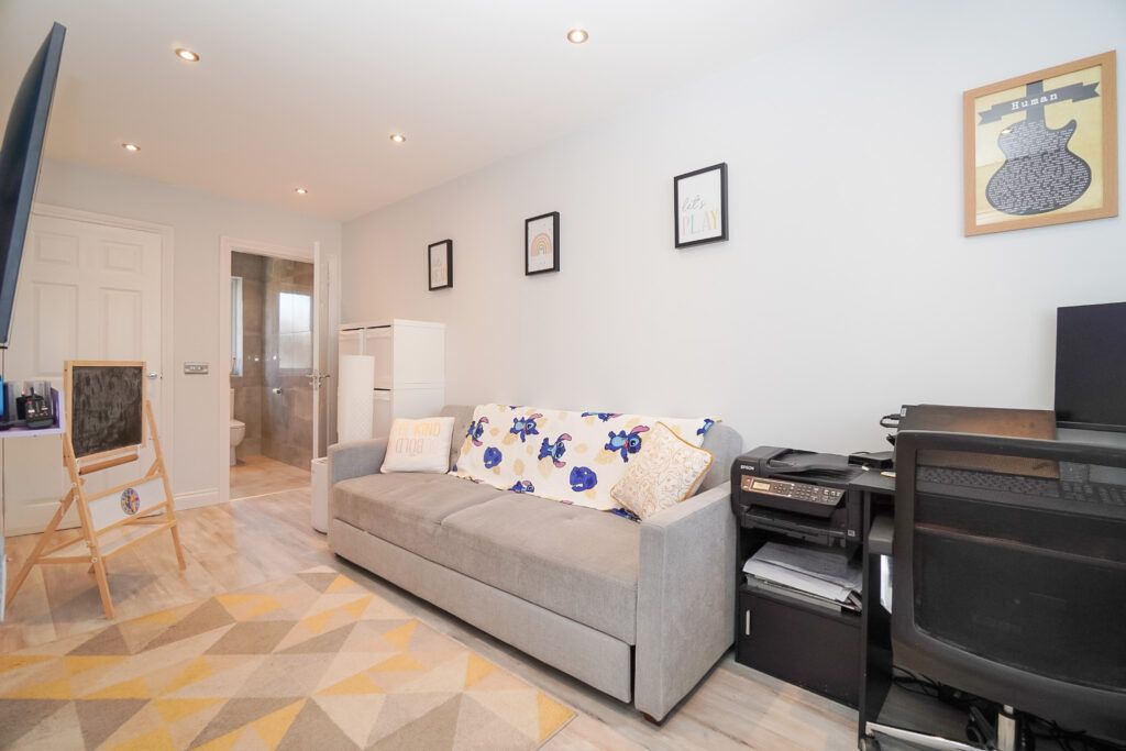 Additional image 9 of 3 bed detached house for sale8 Greenside Road, Hardgate G81