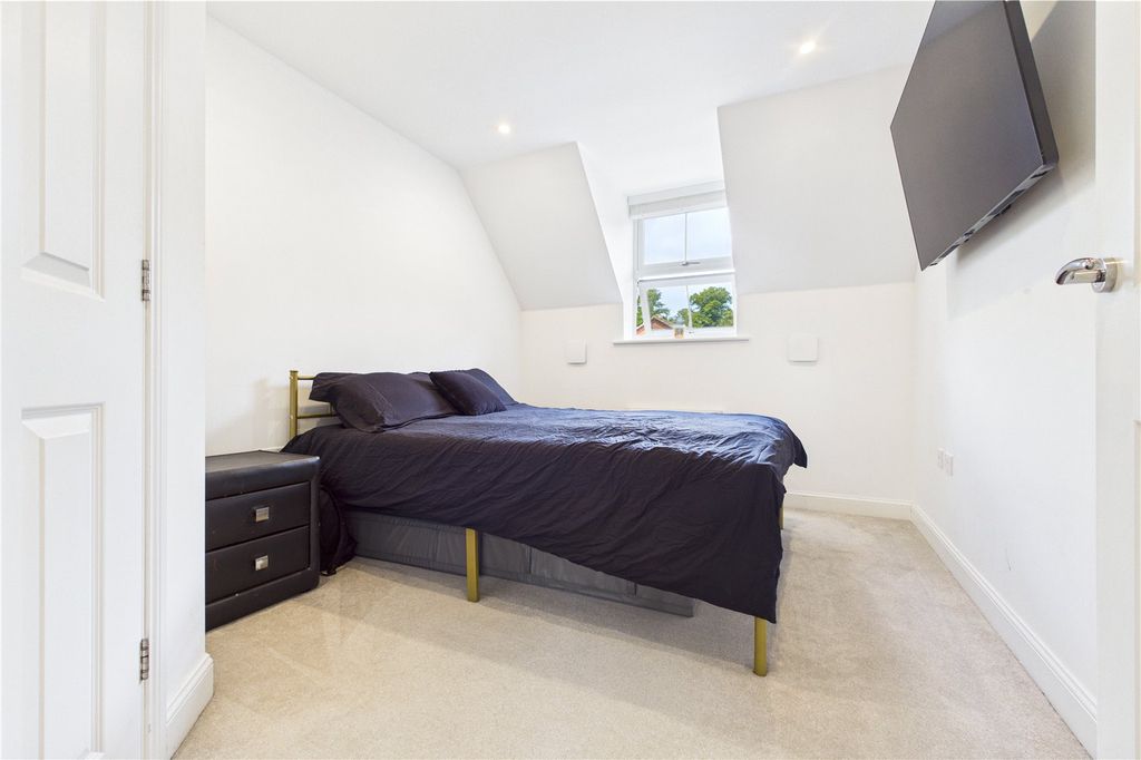 Additional image 7 of 2 bed flat to rentHutton Close, Newbury, Berkshire RG14