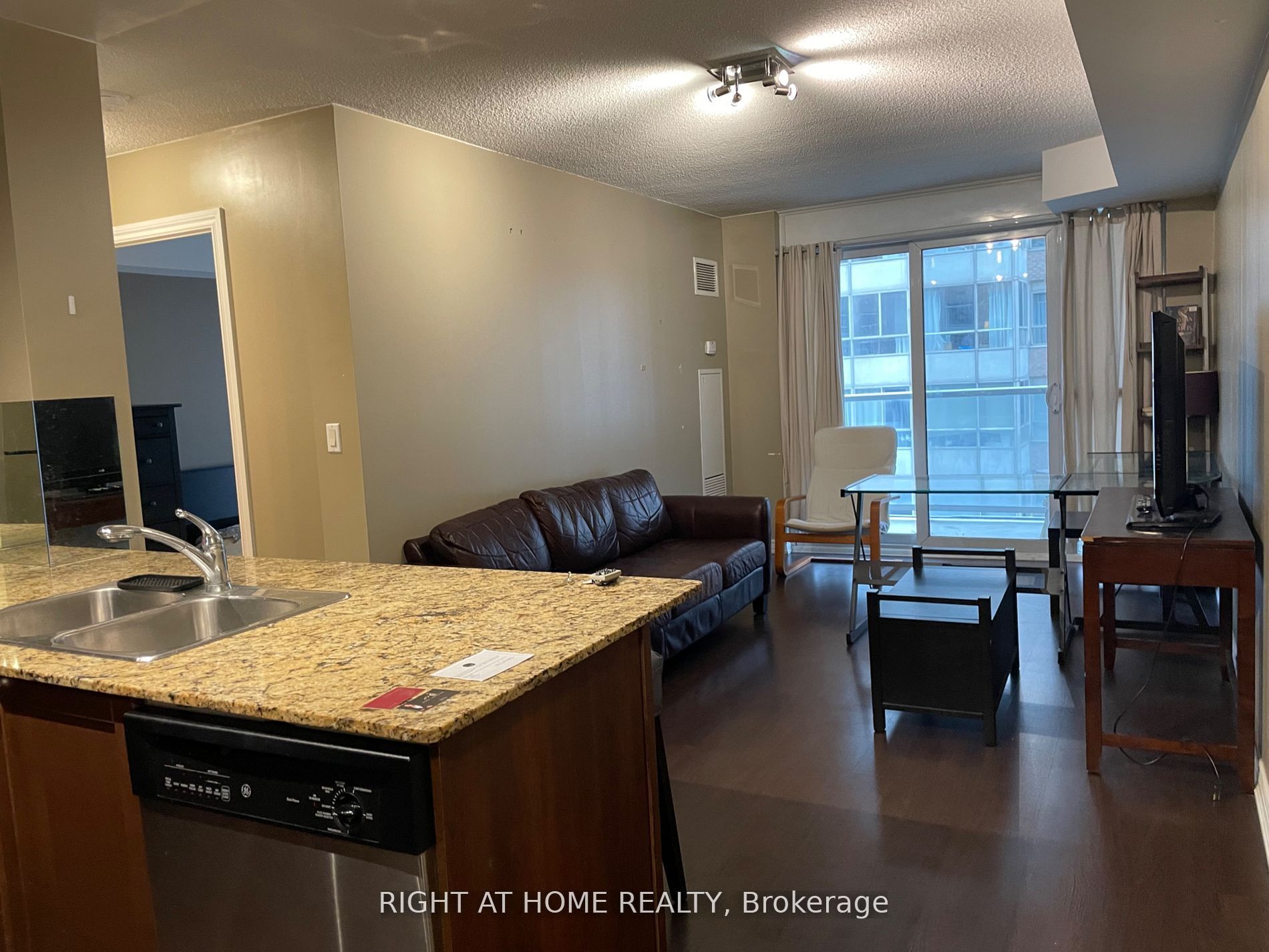 Additional image 4 of 807-761 Bay Street, Toronto, ON, M5G 2R2