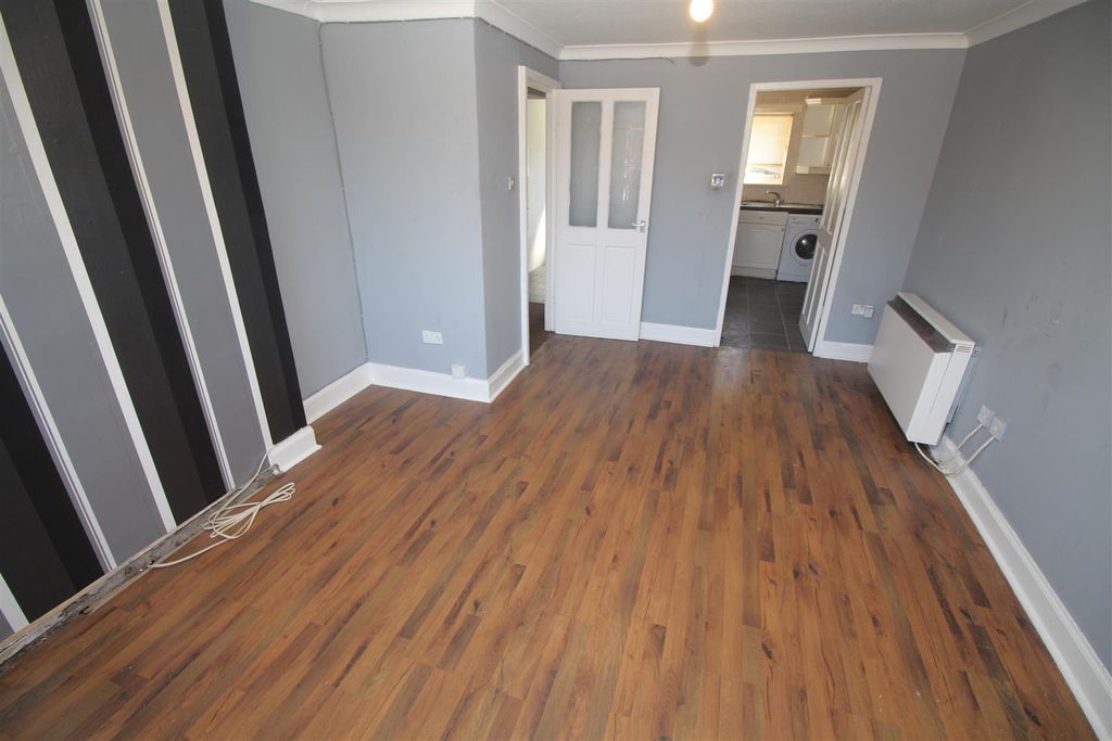 Additional image 3 of 3 bed flat for saleKilcreggan View, Greenock PA15