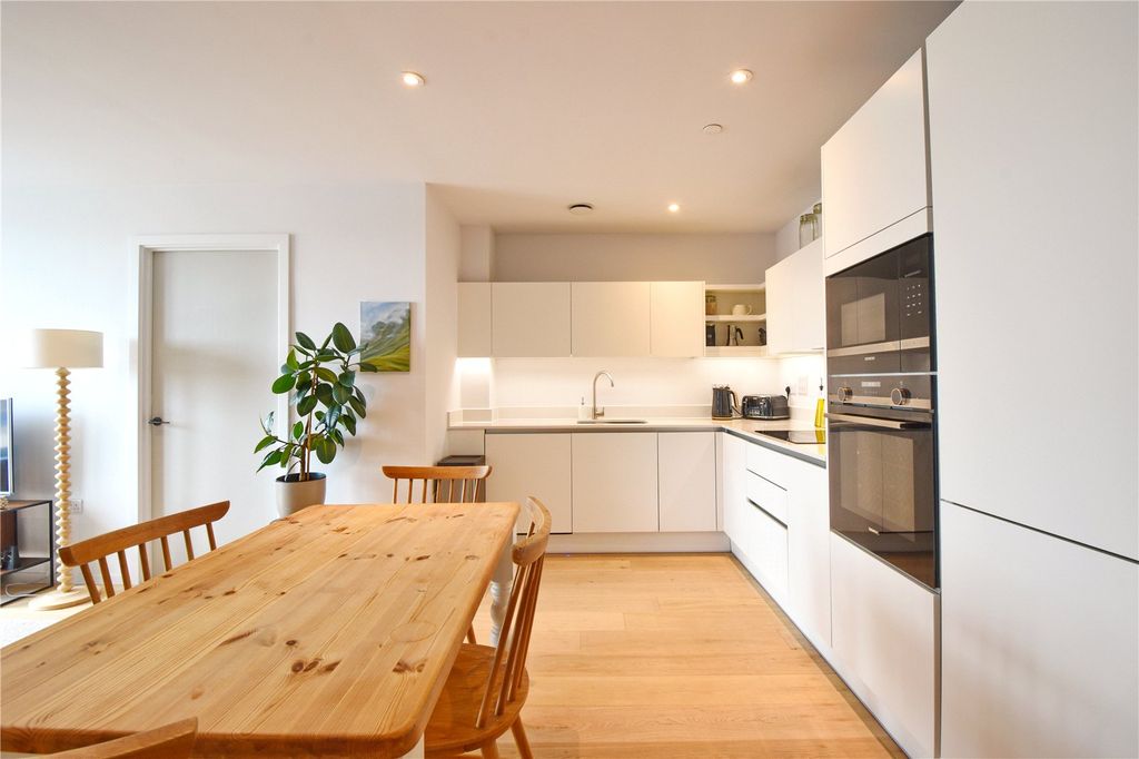 Additional image 2 of 2 bed flat to rentRunway Avenue, Patchway, Bristol, Gloucestershire BS34